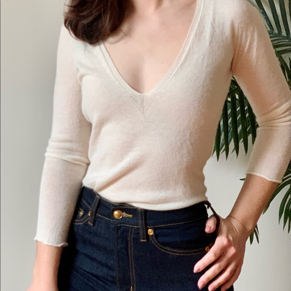 Lightweight Banana Republic 100% cashmere sweater in ivory size small